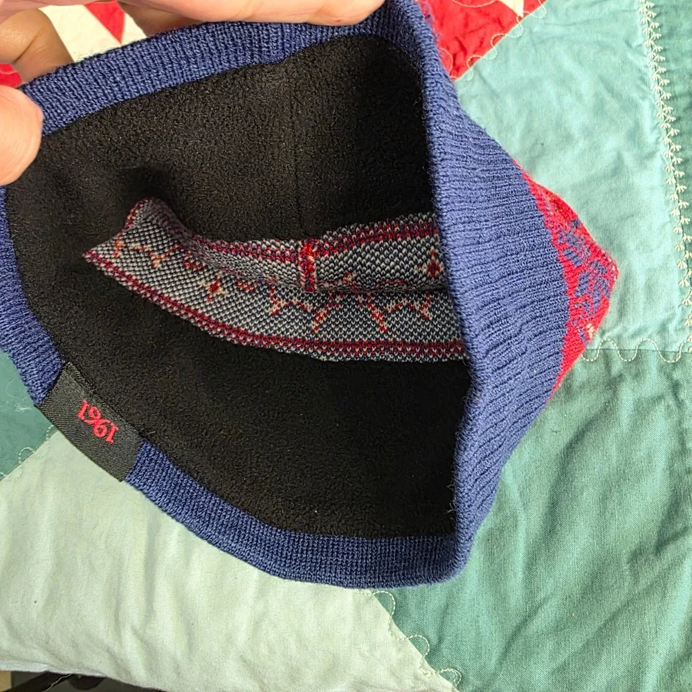 Mountain Equipment‎ York Beanie Big Kids Red Blue Fair Isle Reindeer Wool Blend